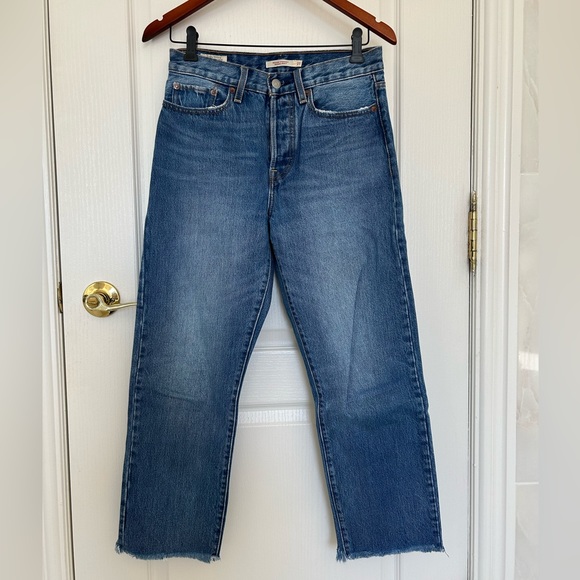 Levi’s Premium Wedgie Straight Raw Hem Mid-Wash Jeans - Picture 1 of 4